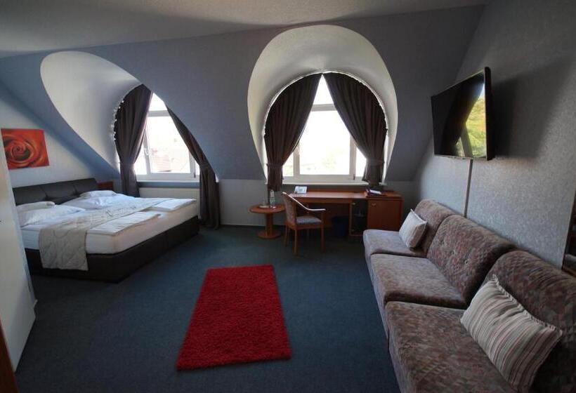 اتاق استاندارد چهار تخته, Bauschheimer Hof