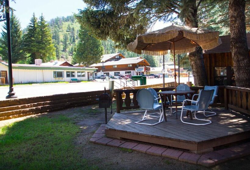 شقة غرفة واحدة, Thunderbird Lodge