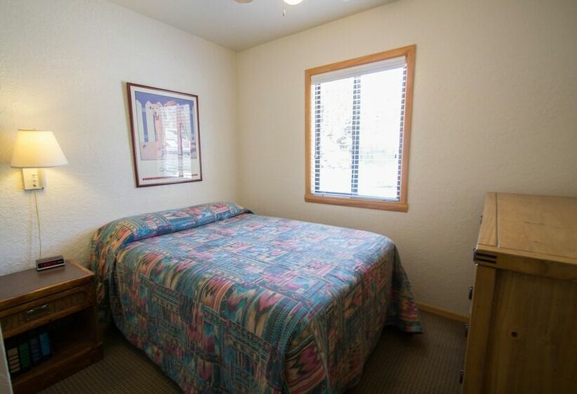 شقة غرفة واحدة, Thunderbird Lodge