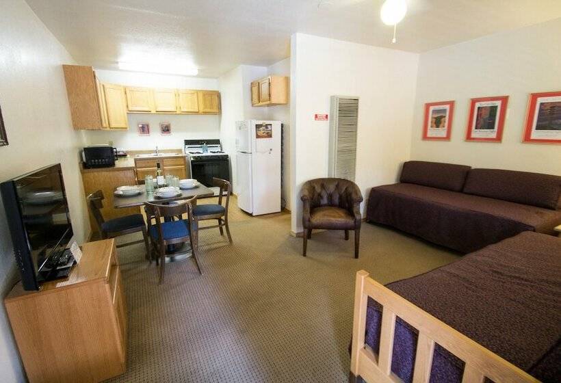 شقة غرفة واحدة, Thunderbird Lodge