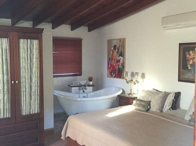 اتاق لوکس, Kamarca House