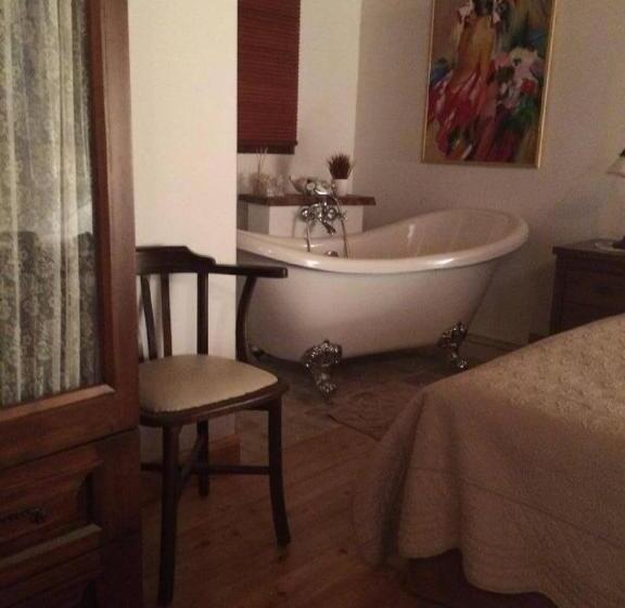 اتاق لوکس, Kamarca House