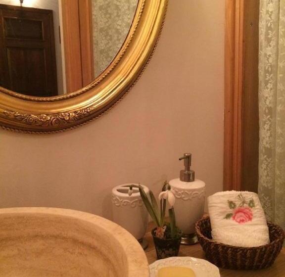 اتاق لوکس, Kamarca House