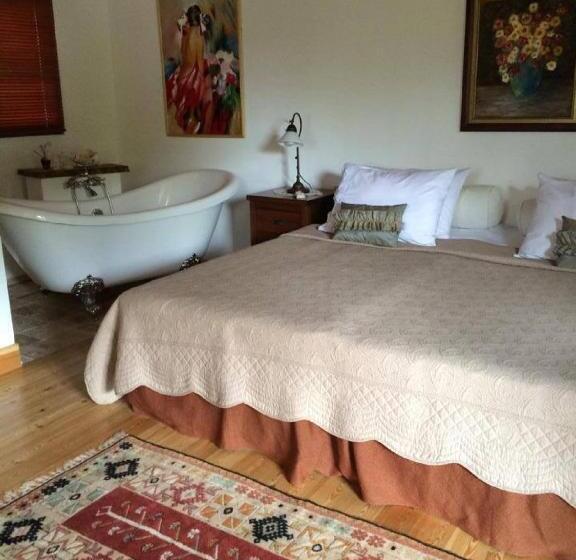 اتاق لوکس, Kamarca House