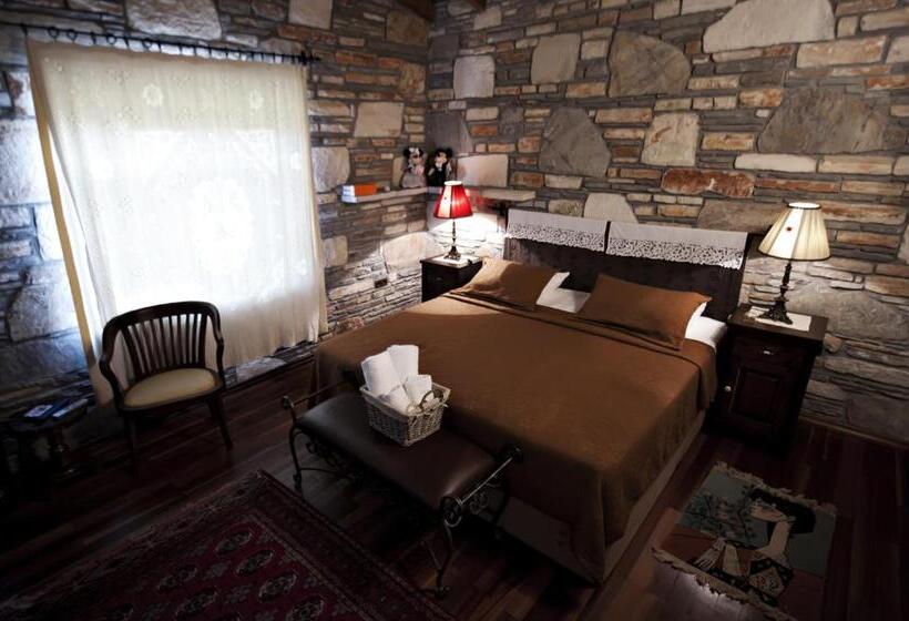 اتاق لوکس با تخت بزرگ, Kamarca House