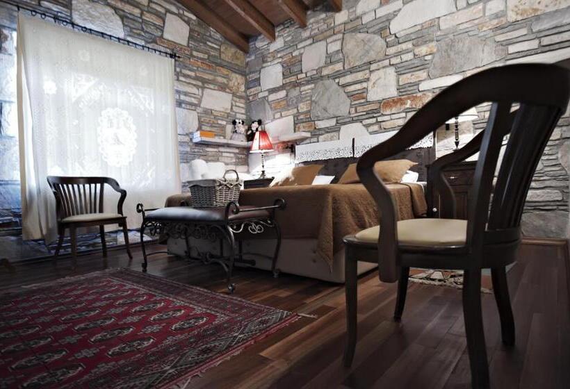 اتاق لوکس با تخت بزرگ, Kamarca House