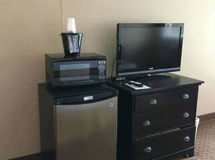 带2个双人床的标准工作室, The Beach Inn Motel