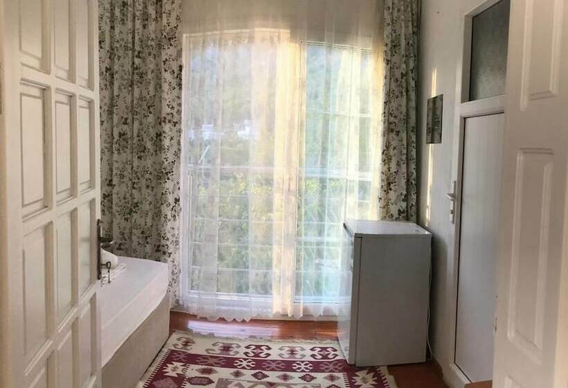 Номер Стандарт Трехместный, Marti Pansiyon