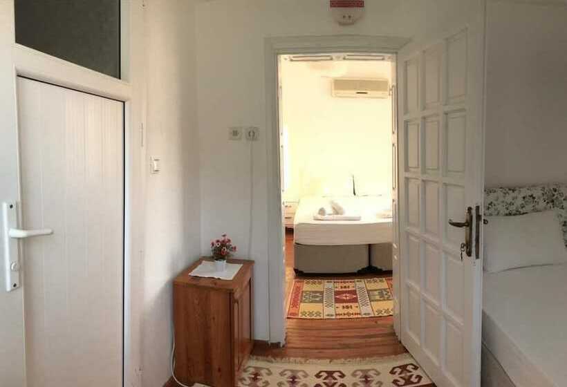 Номер Стандарт Трехместный, Marti Pansiyon