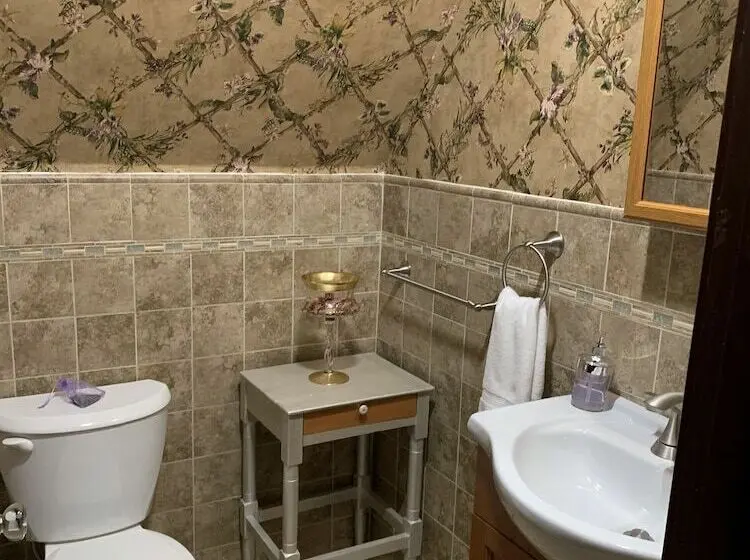 バス共有のスタンダードルーム, Georgian Garden Inn