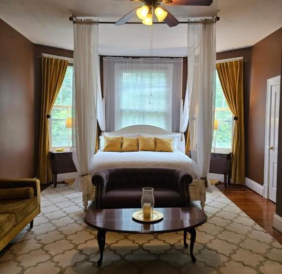 스탠다드 룸 킹사이즈 침대, Winridge Manor