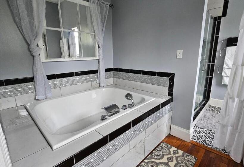 غرفة قياسية سرير كينج, Winridge Manor