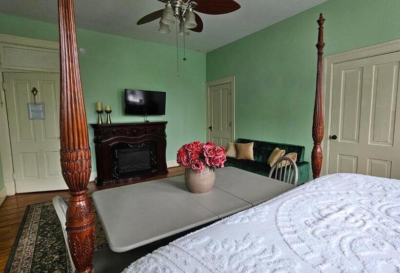 غرفة قياسية سرير كينج, Winridge Manor