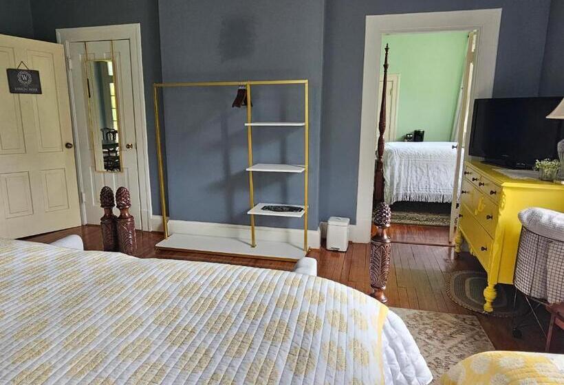 디럭스 룸 킹사이즈 침대, Winridge Manor