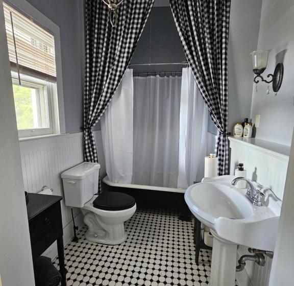 غرفة قياسية سرير كينج, Winridge Manor