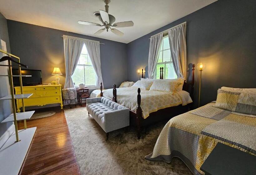 غرفة قياسية سرير كينج, Winridge Manor