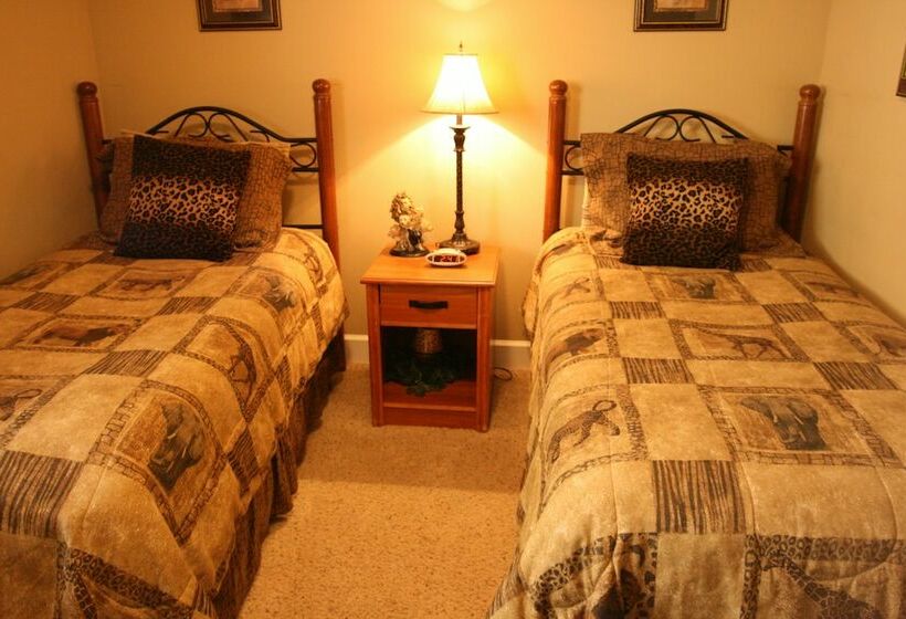 スタンダードルーム, Monroe Street Suites