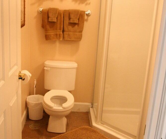 スタンダードルーム, Monroe Street Suites