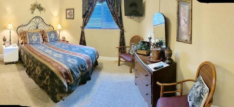 デラックスルーム, Monroe Street Suites