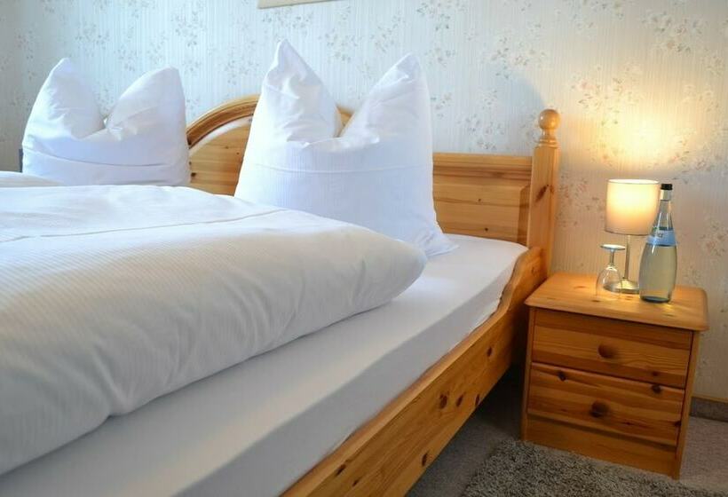 Quarto Standard Cama Casal com Vistas, Gasthaus Zur Linde