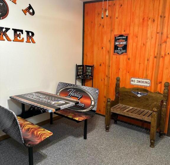 סוויטה משפחתית, Country Cabins