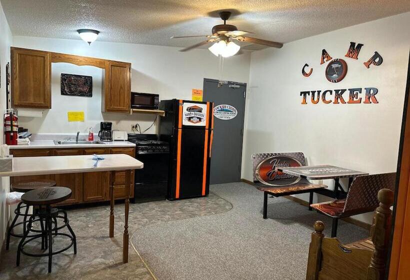 סוויטה משפחתית, Country Cabins