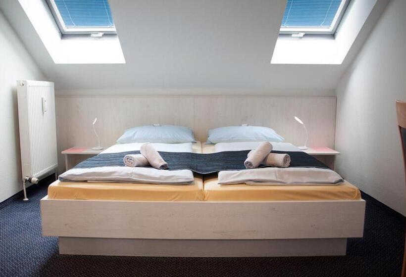 标准三人间, Pension Vicus