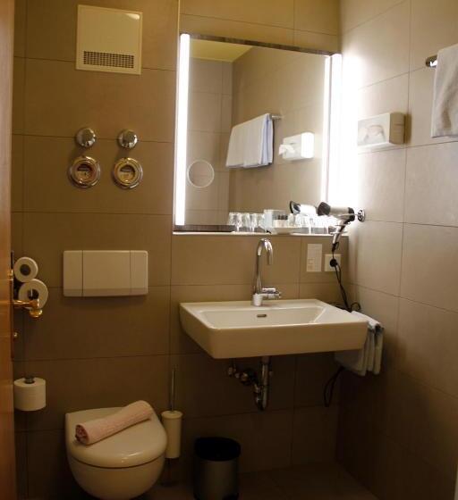 标准三人间, Pension Vicus