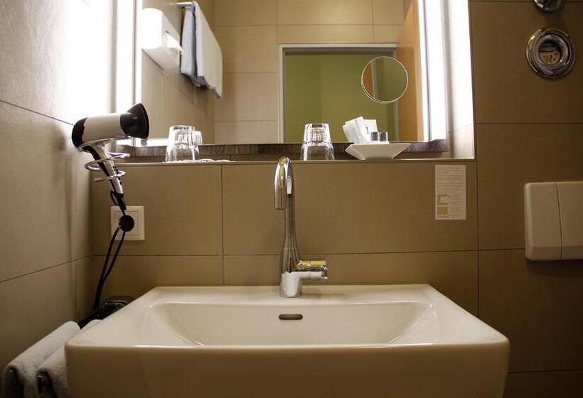 标准三人间, Pension Vicus