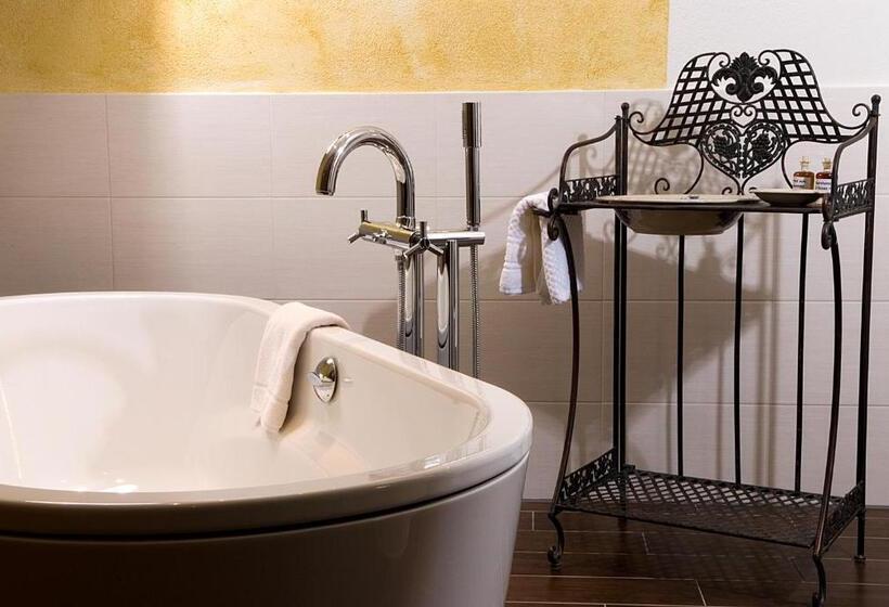 جناح جونيور, & Brauereigasthof Drei Kronen