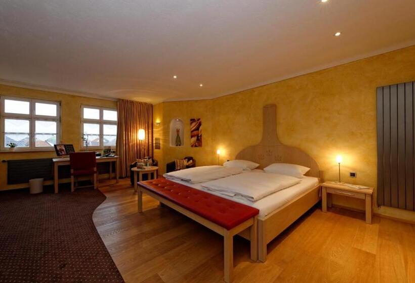 جناح جونيور, & Brauereigasthof Drei Kronen