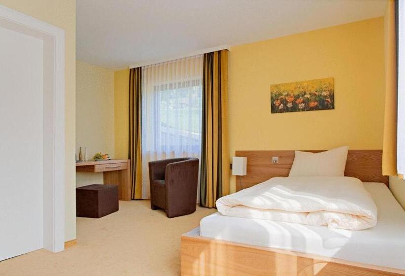 标准单人间, Fuxxbau