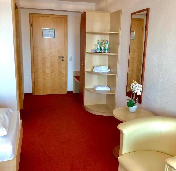 Номер Стандарт Трехместный, Günter