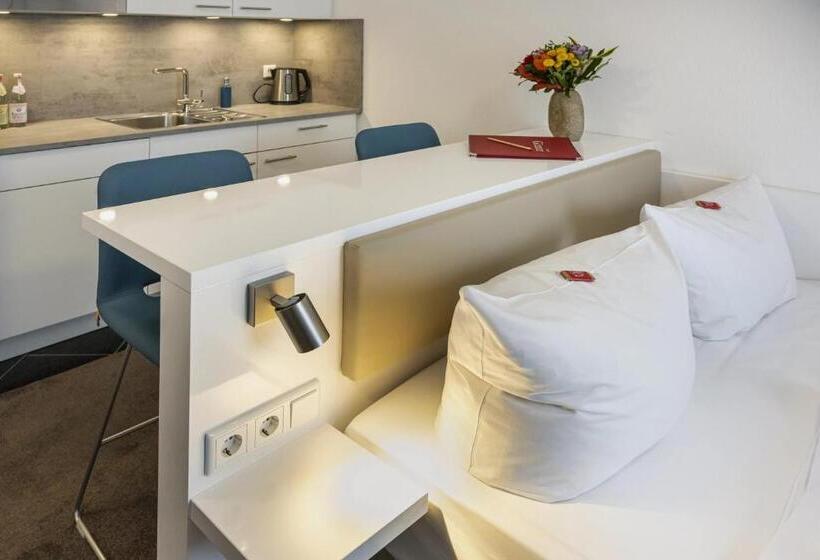 Семейное Студио, Günter