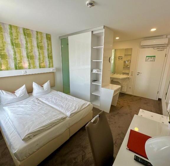 Номер Deluxe, Günter