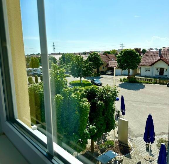 Номер Deluxe, Günter