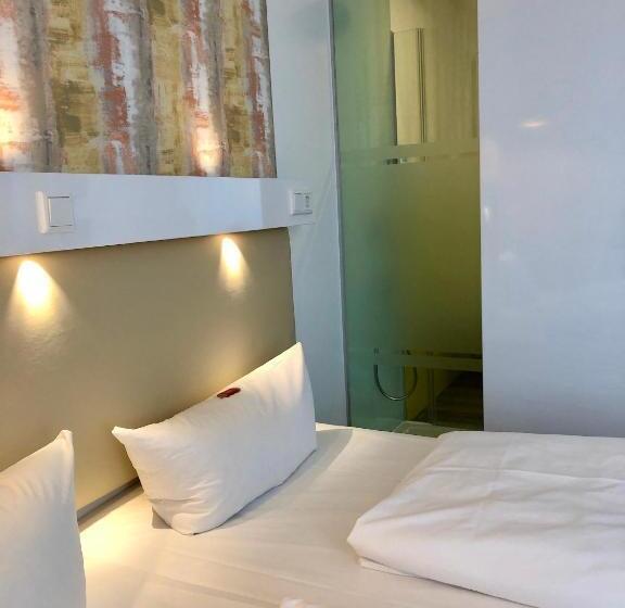 Номер Deluxe, Günter