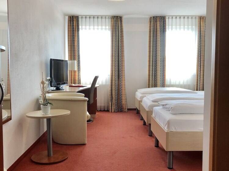 Номер Стандарт Трехместный, Günter