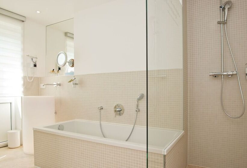 수피리어 룸, Gude