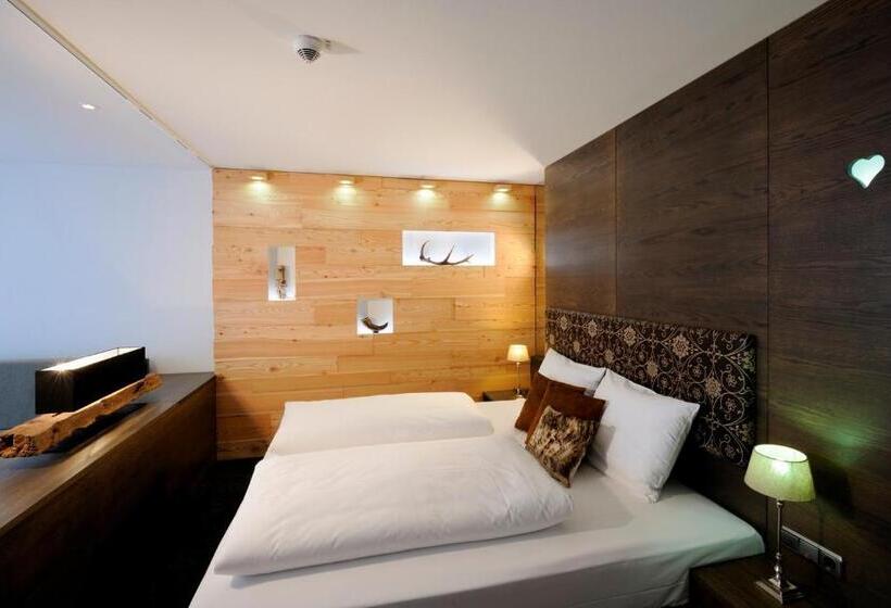 Полулюкс, Hubertus Mountain Refugio Allgäu