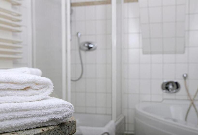 标准单人间, Im Haus Zur Hanse