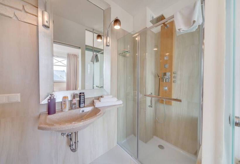 غرفة قياسية, Peter Schaefer