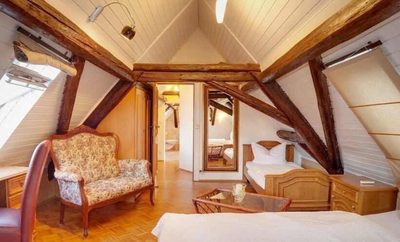 غرفة قياسية, Peter Schaefer