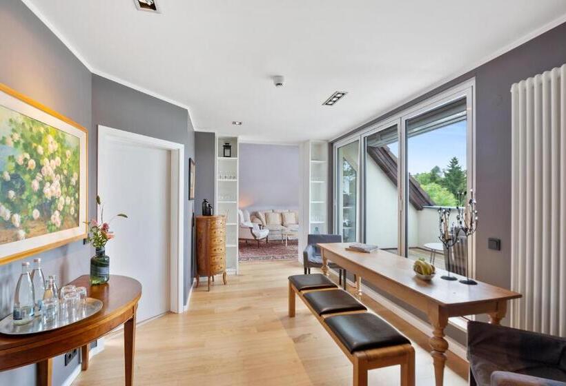 إستديو قياسى مزود بشرفة, Rosengarten