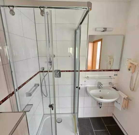 Quarto Triplo Standard com Balcão, Talblick
