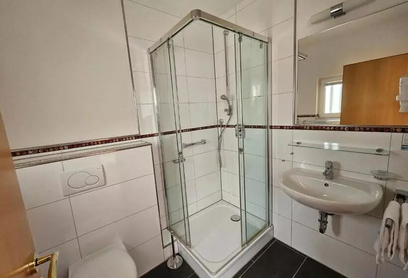 Quarto Triplo Standard com Balcão, Talblick