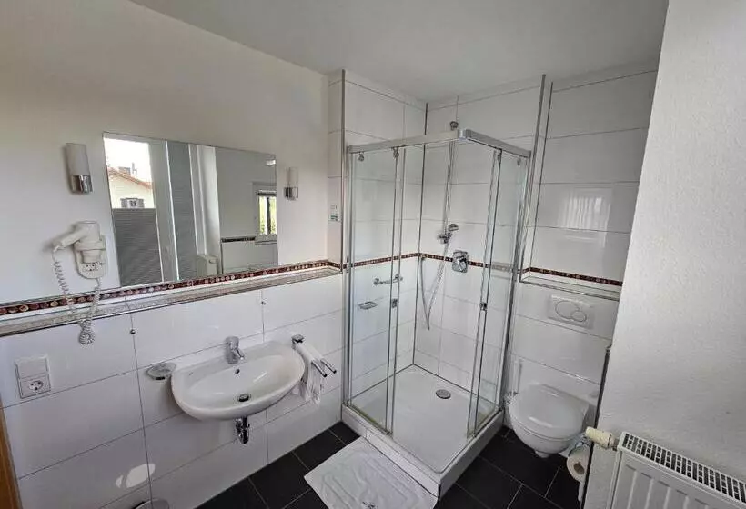 Quarto Triplo Standard com Balcão, Talblick
