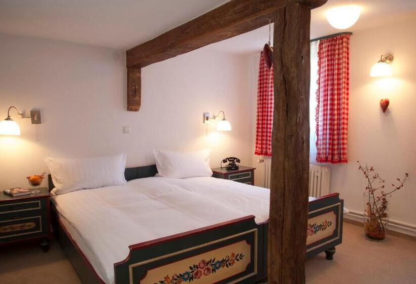 基本间, Wappenstube