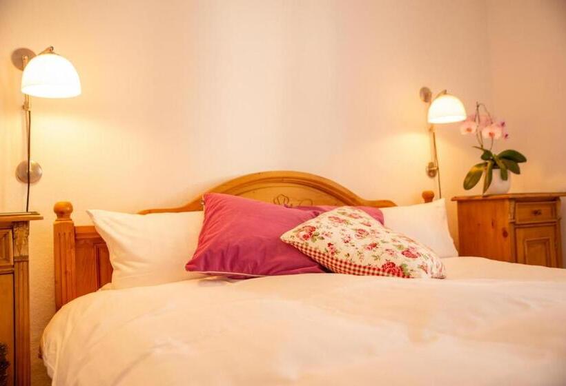 标准间, Wappenstube