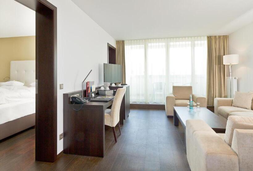 جناح جونيور, Winzerstube